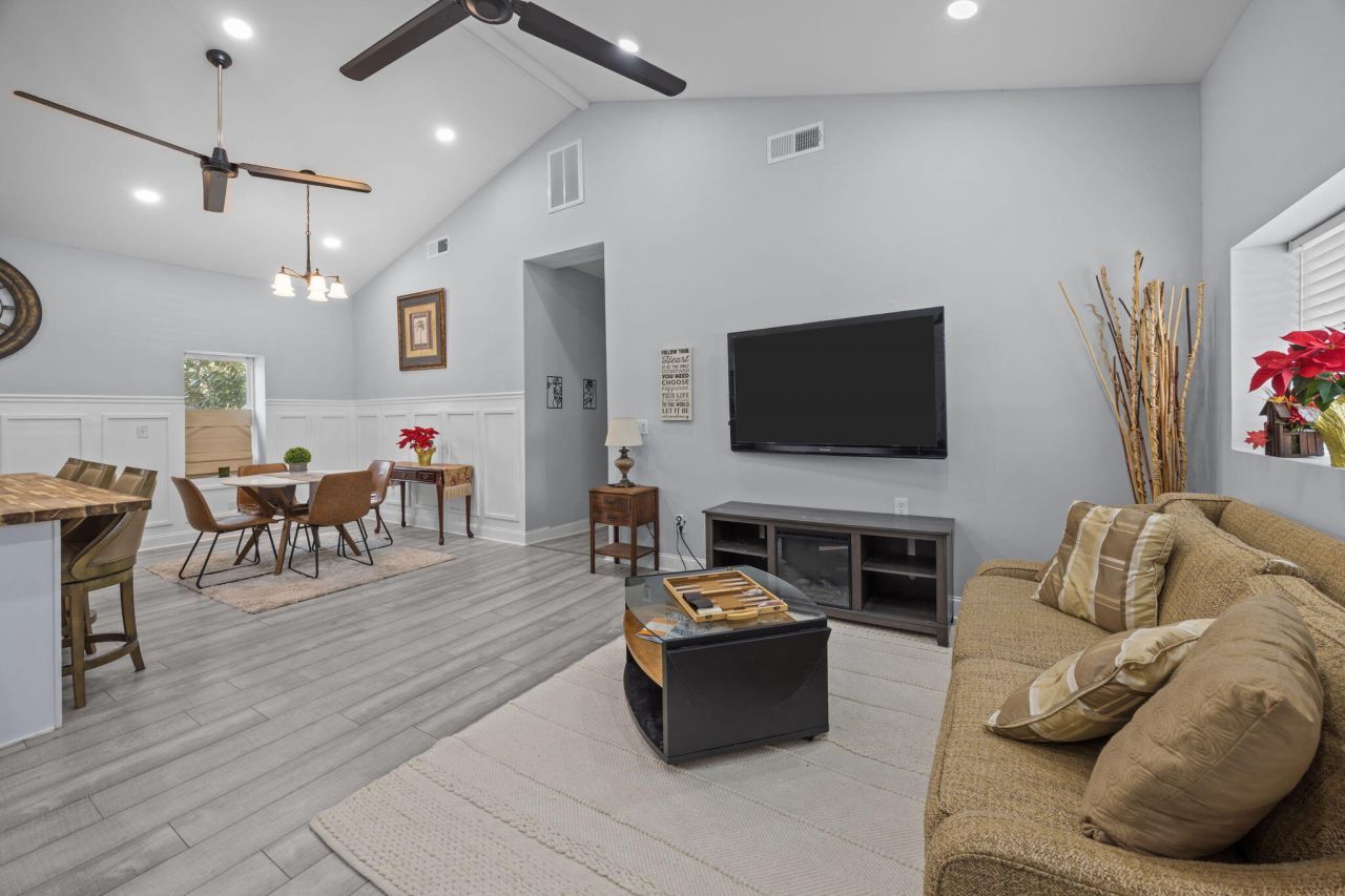 501 Wall Street Photo 5