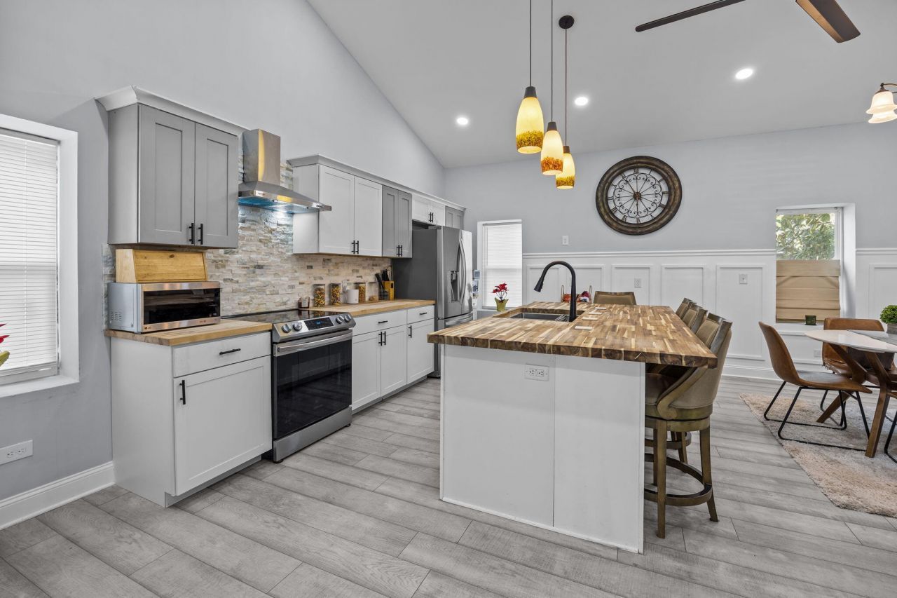 501 Wall Street Photo 8