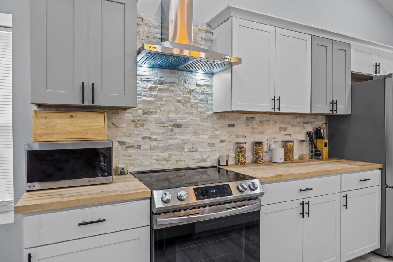 501 Wall Street Photo 9