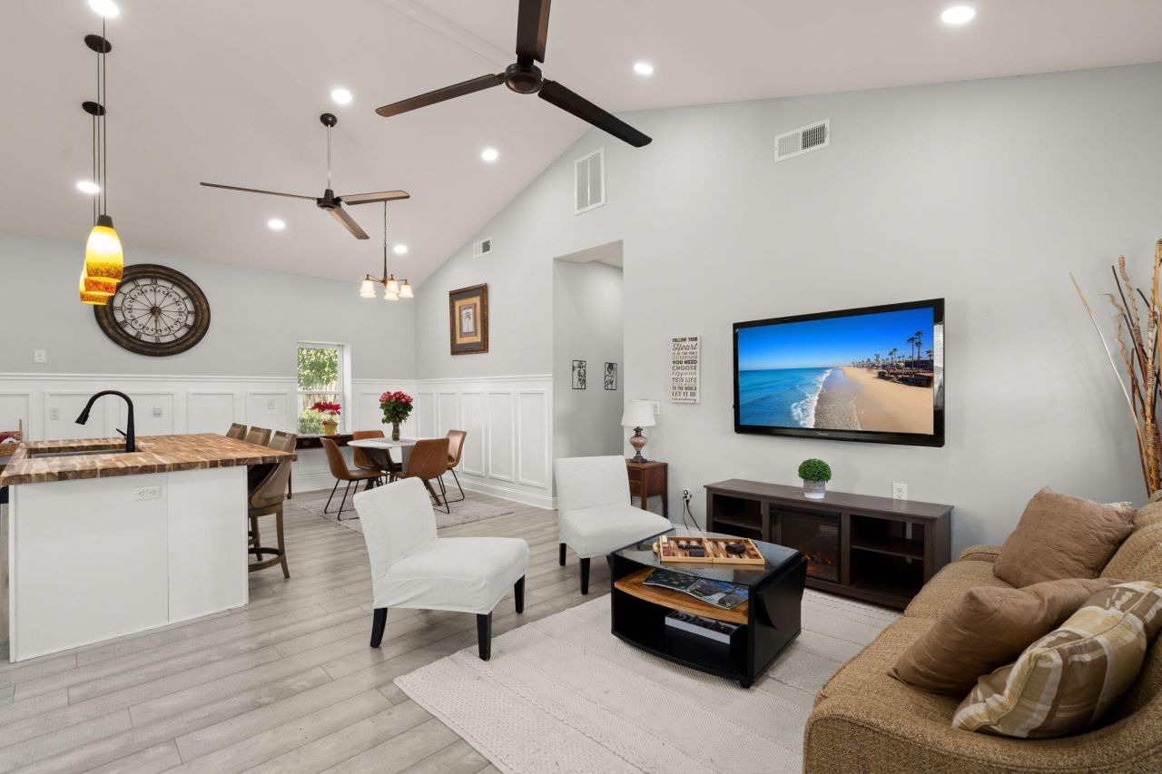 501 Wall Street Photo 9