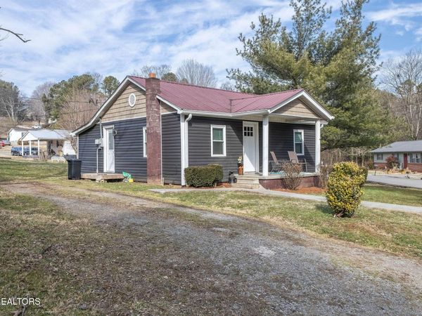 919 Hudson St, Sweetwater, TN 37874