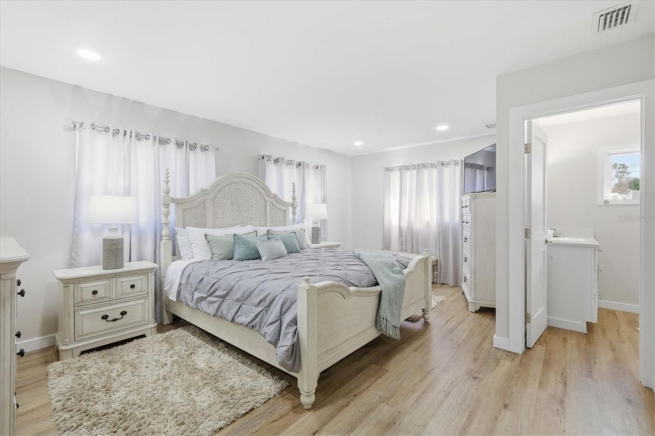 5247 Carmilfra Drive, Sarasota, FL 34231 Photo