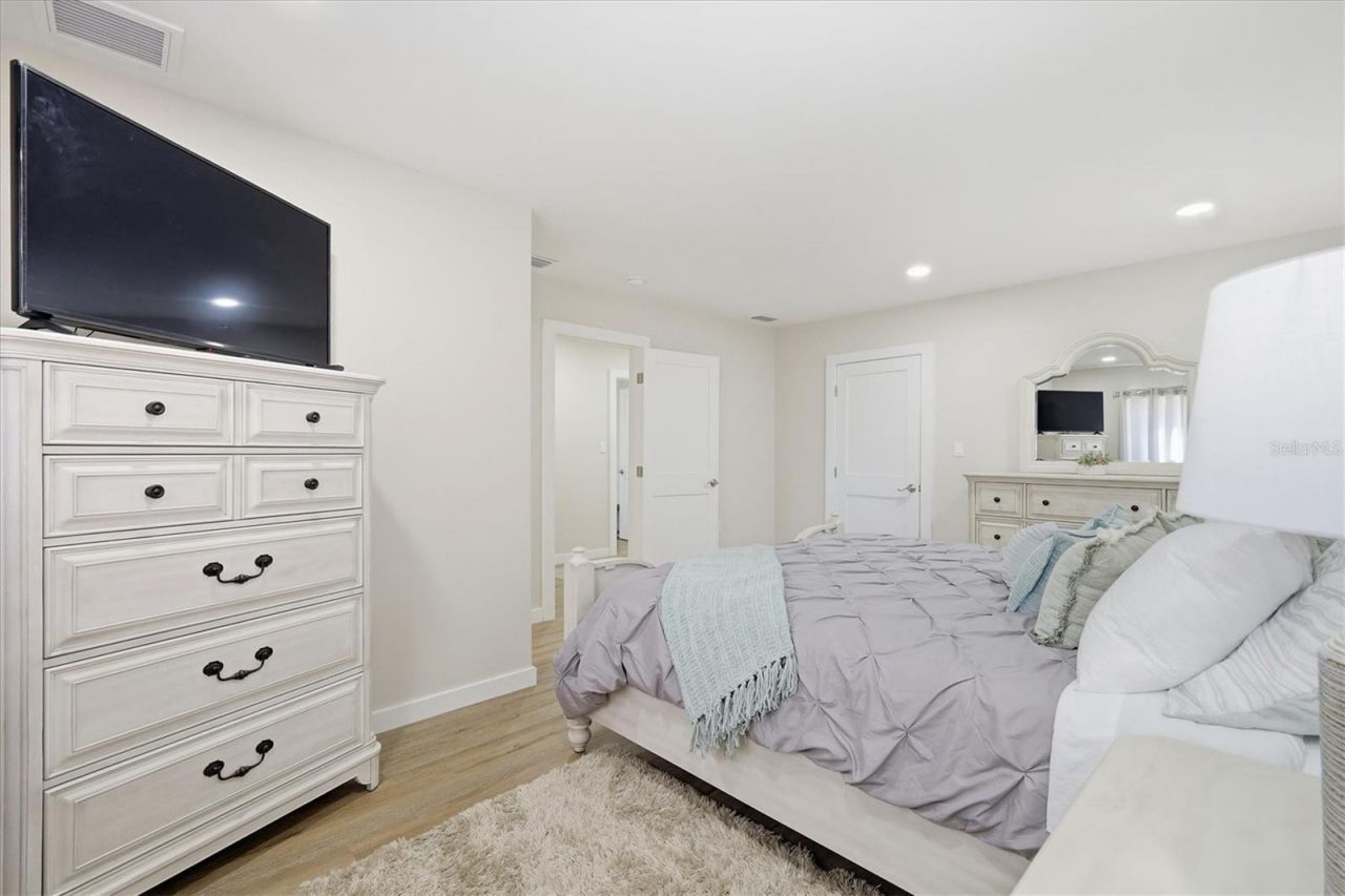 5247 Carmilfra Drive, Sarasota, FL 34231 Photo