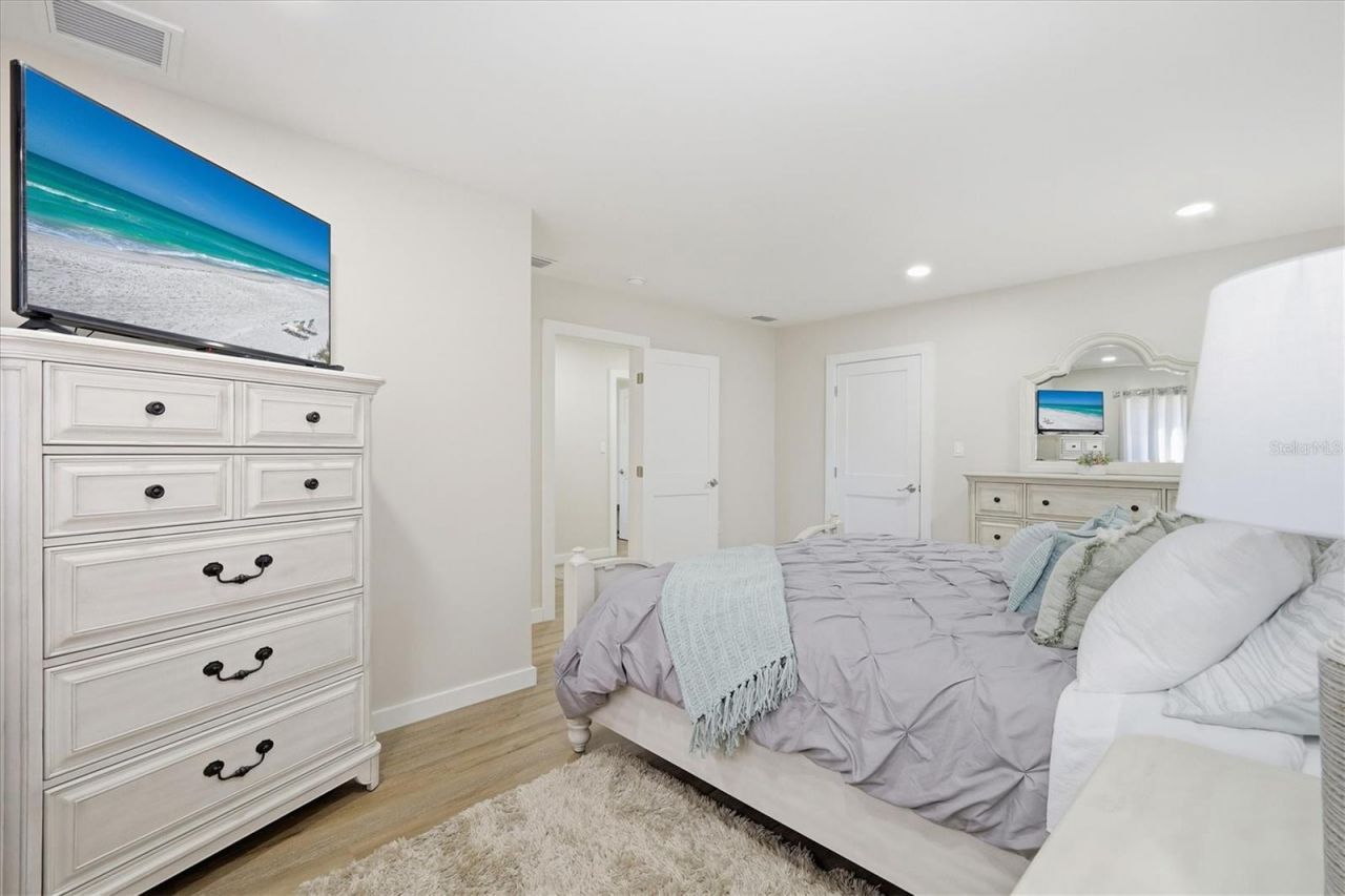 5247 Carmilfra Drive, Sarasota, FL 34231 Photo
