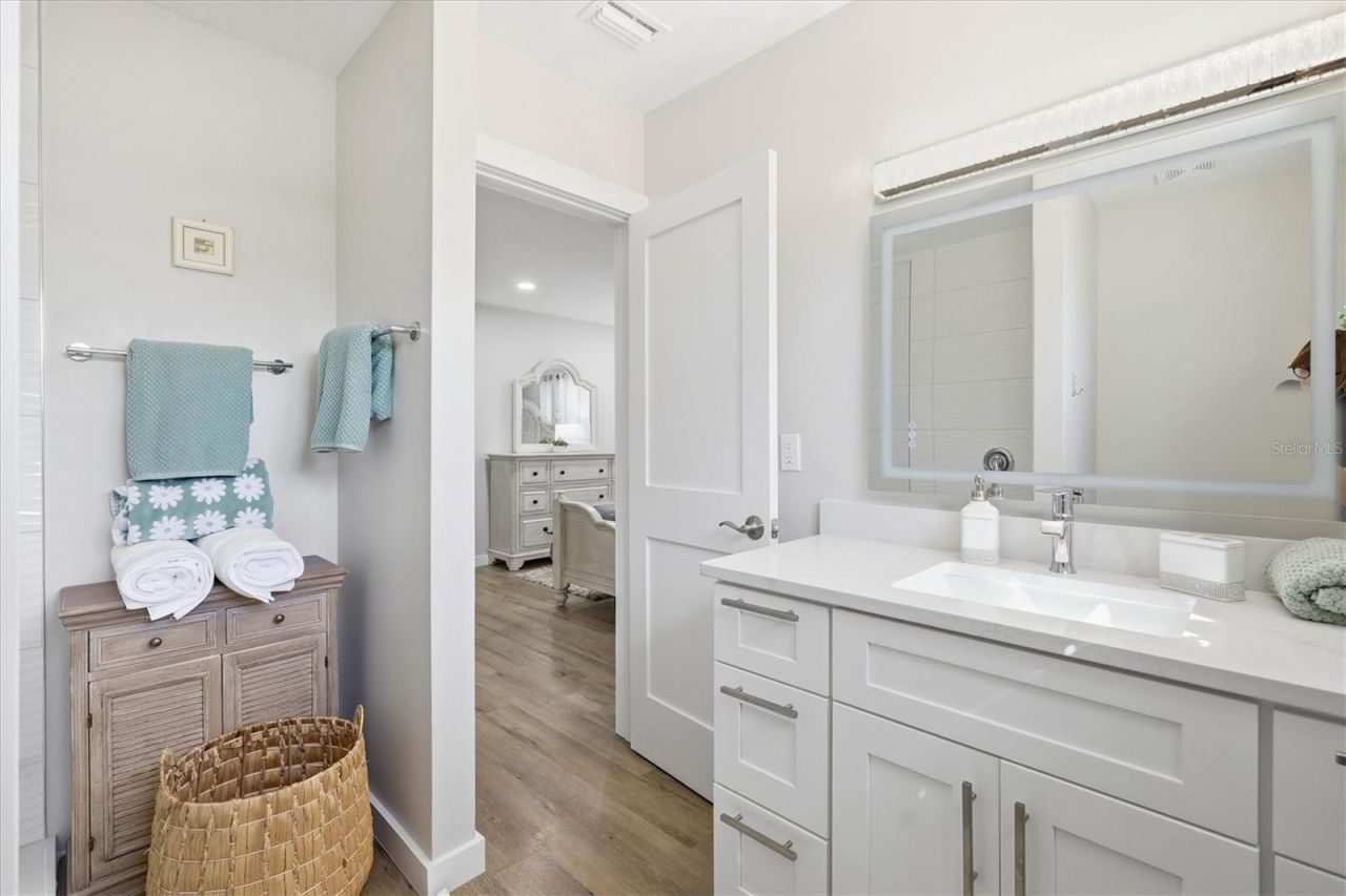 5247 Carmilfra Drive, Sarasota, FL 34231 Photo