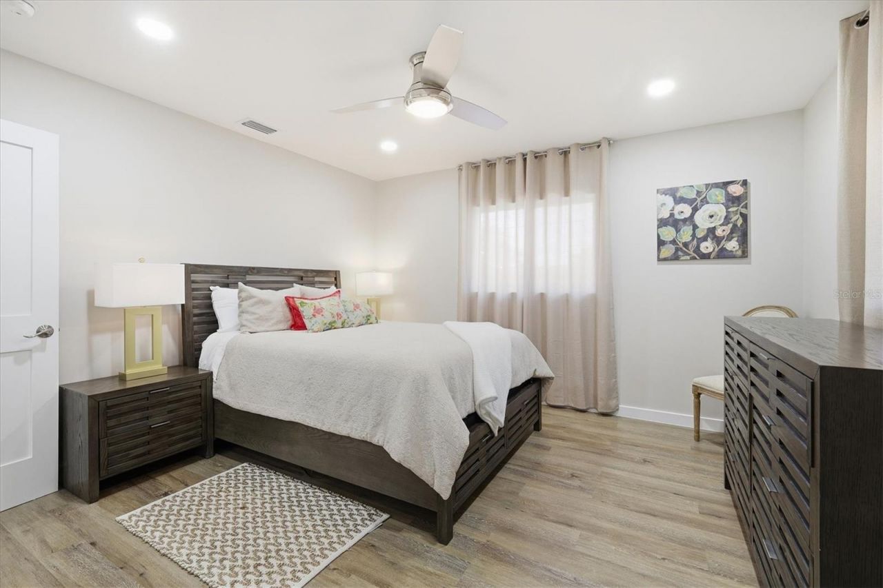 5247 Carmilfra Drive, Sarasota, FL 34231 Photo