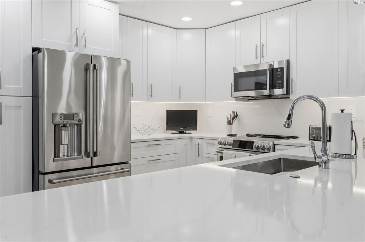 5247 Carmilfra Drive, Sarasota, FL 34231 Photo