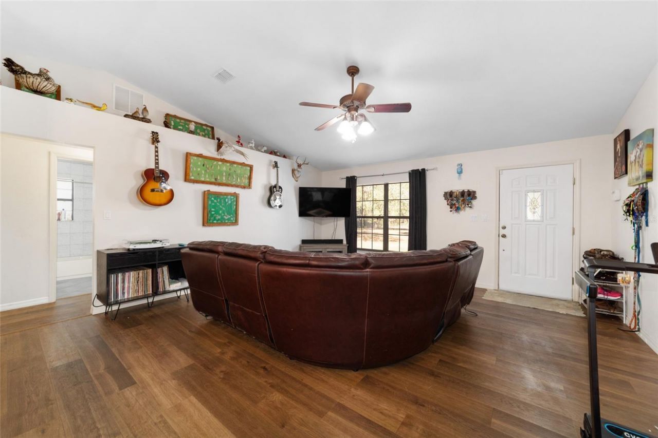 1572 N Highway 314a, Silver Springs, FL 34488 Photo