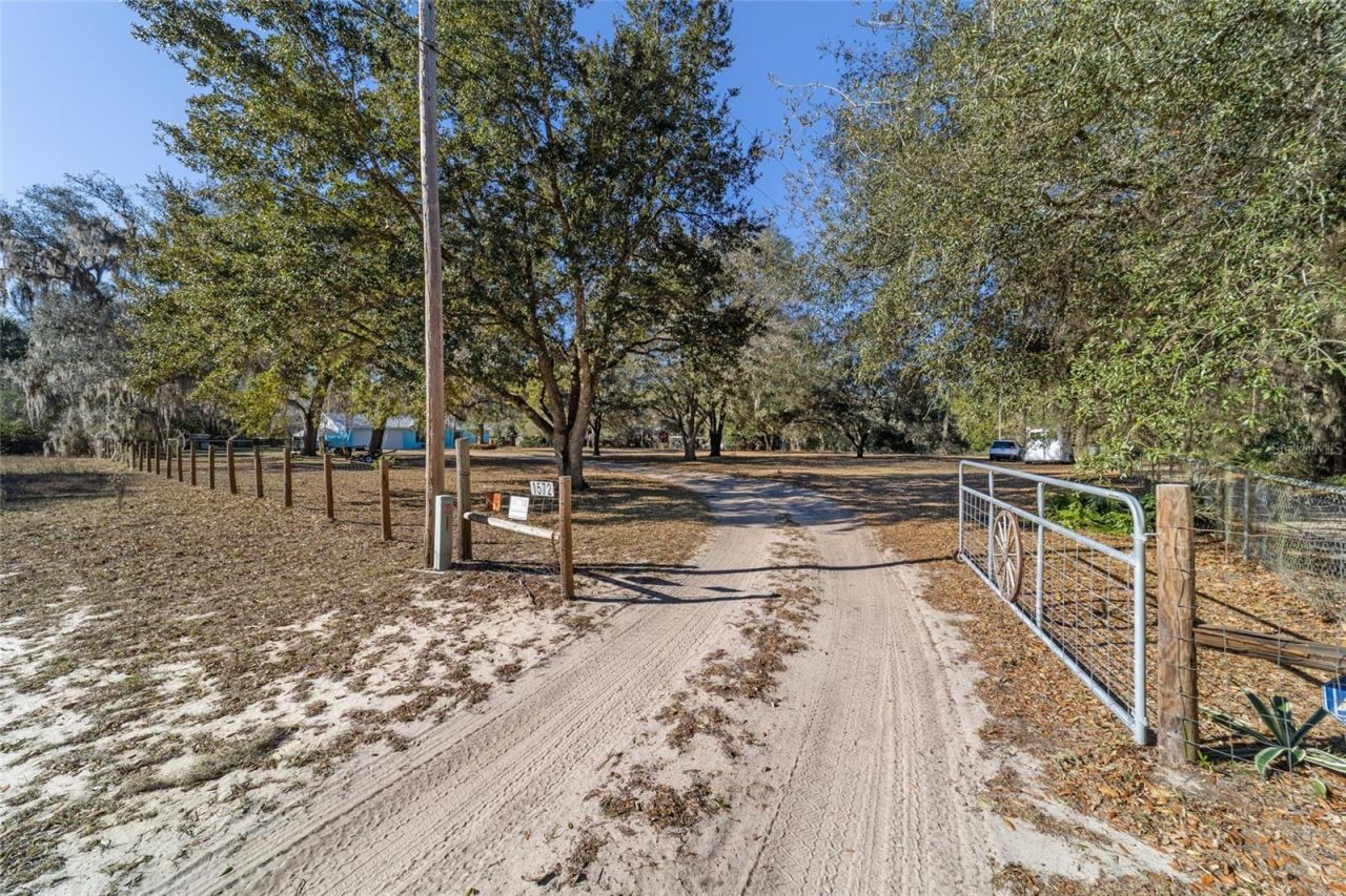 1572 N Highway 314a, Silver Springs, FL 34488 Photo