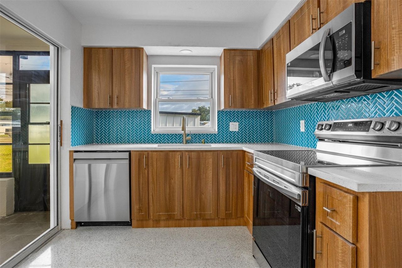 829 89th Avenue N, Saint Petersburg, FL 33702 Photo