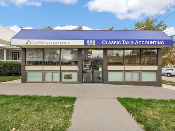 888 10th Street, Marion, IA 52302