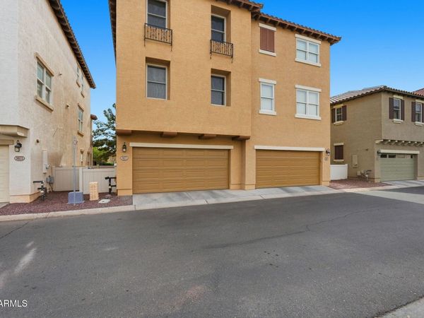 3671 E LESLIE Drive, Gilbert, AZ 85296