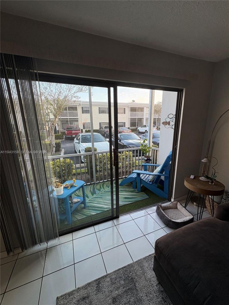 180 Cypress Club Dr , Unit 811, Pompano Beach, FL 33060 Photo