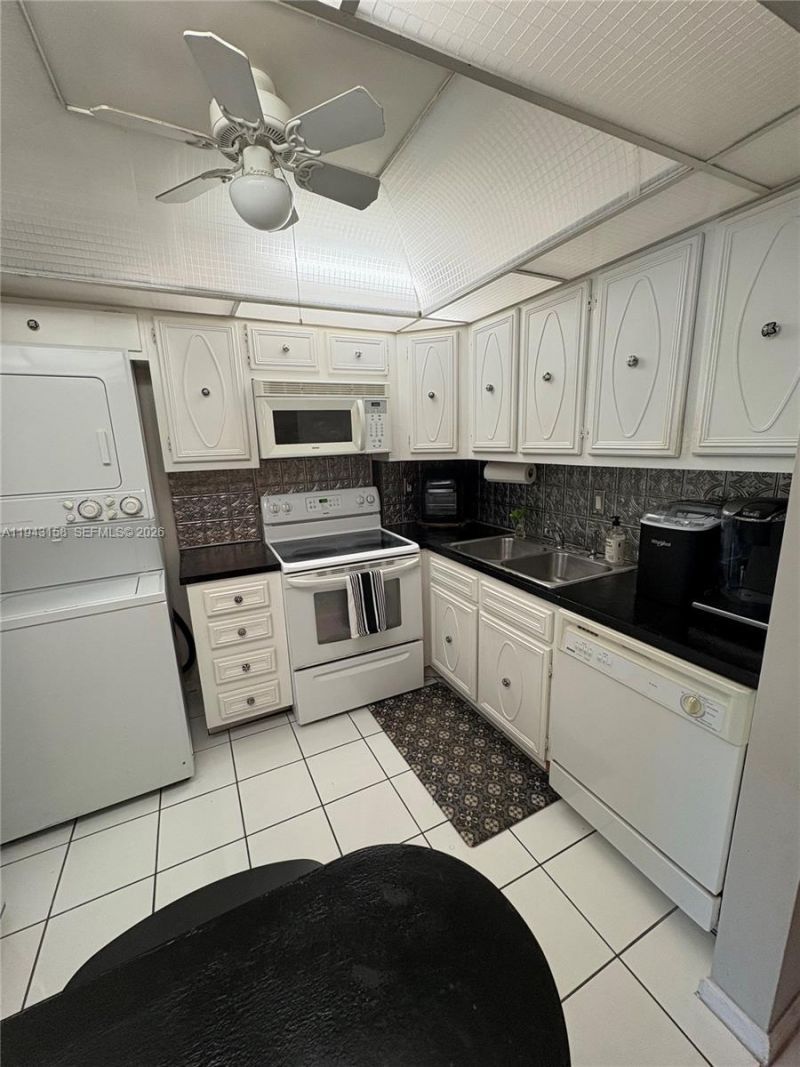 180 Cypress Club Dr , Unit 811, Pompano Beach, FL 33060 Photo