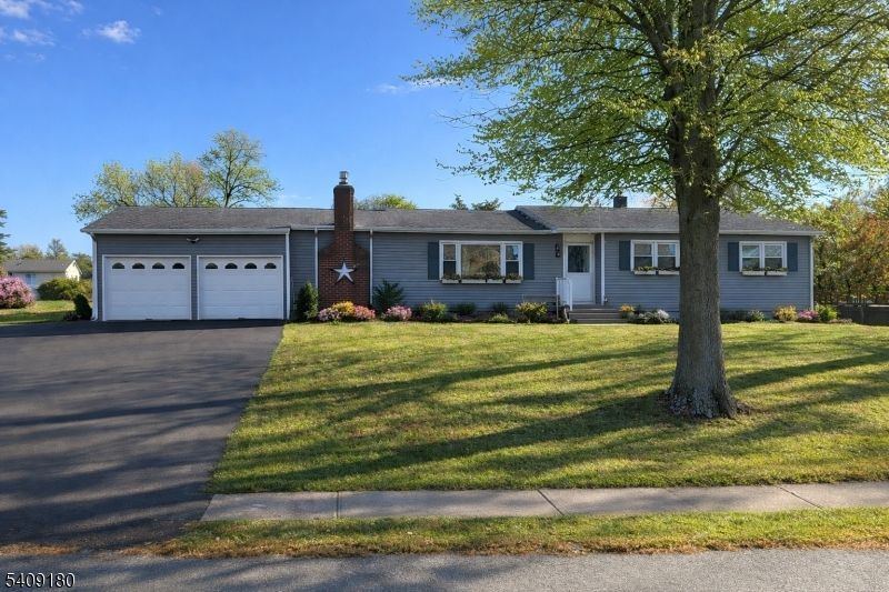 11 Juniper Dr, Readington, NJ 08889 Main Photo