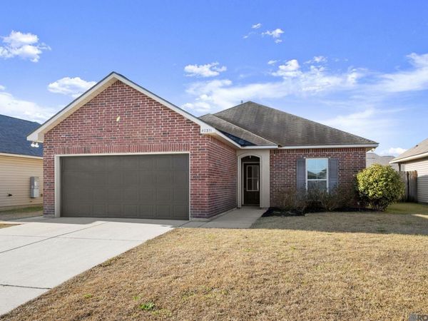 42351 Cedarstone Ave, Prairieville, LA 70769