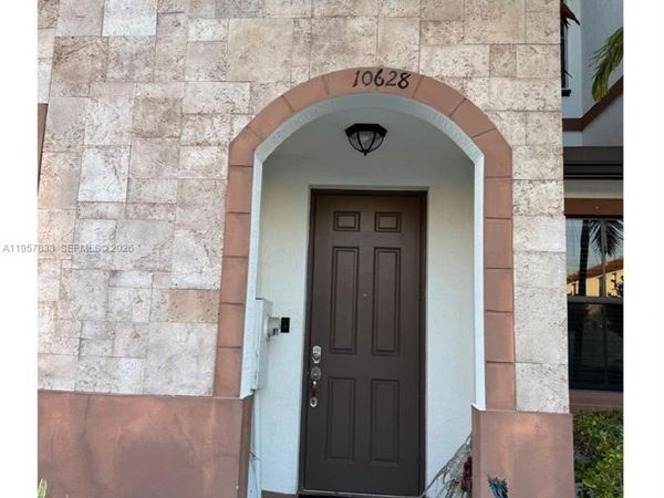 10628 W 33rd Way , Hialeah, FL 33018