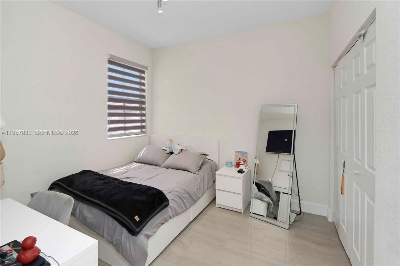 10628 W 33rd Way, Hialeah, FL 33018 Photo