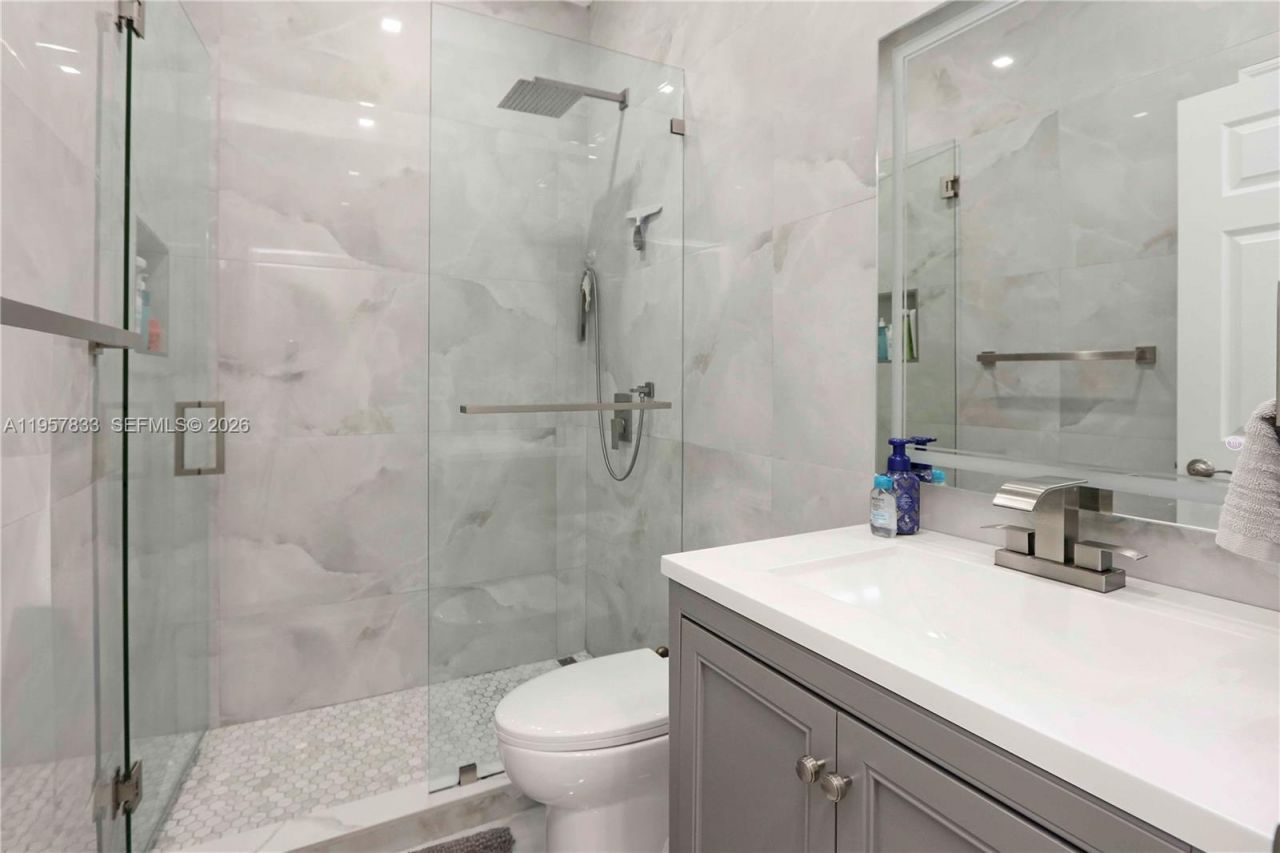 10628 W 33rd Way, Hialeah, FL 33018 Photo