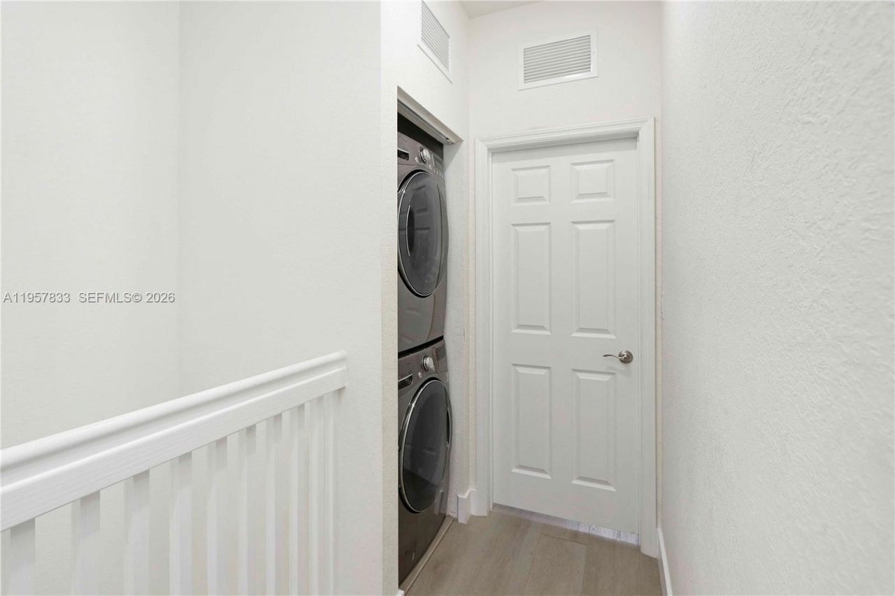 10628 W 33rd Way, Hialeah, FL 33018 Photo