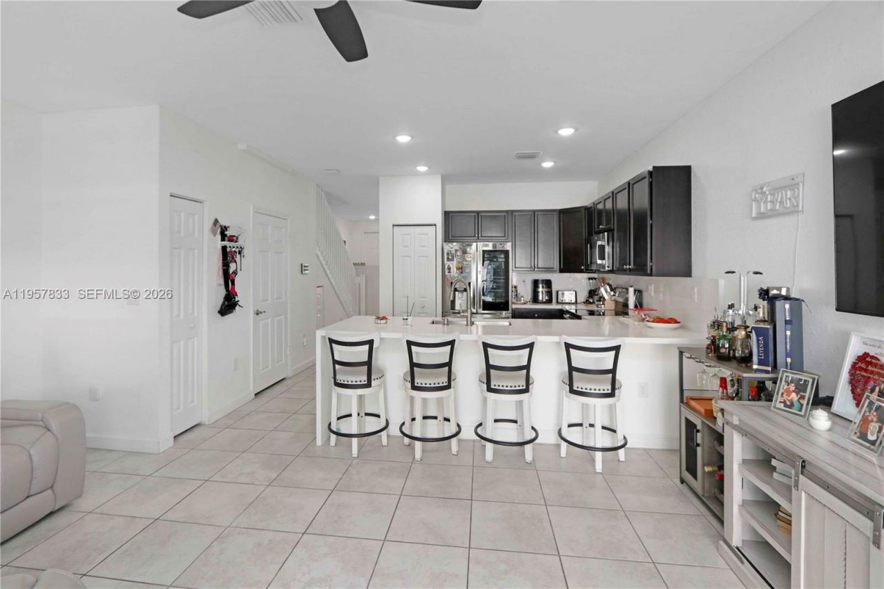 10628 W 33rd Way, Hialeah, FL 33018 Photo