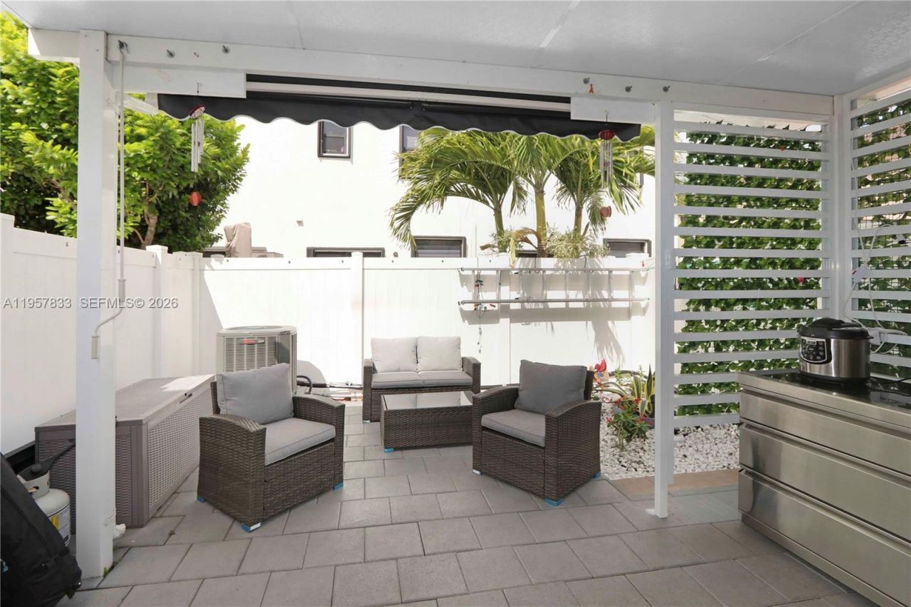 10628 W 33rd Way, Hialeah, FL 33018 Photo