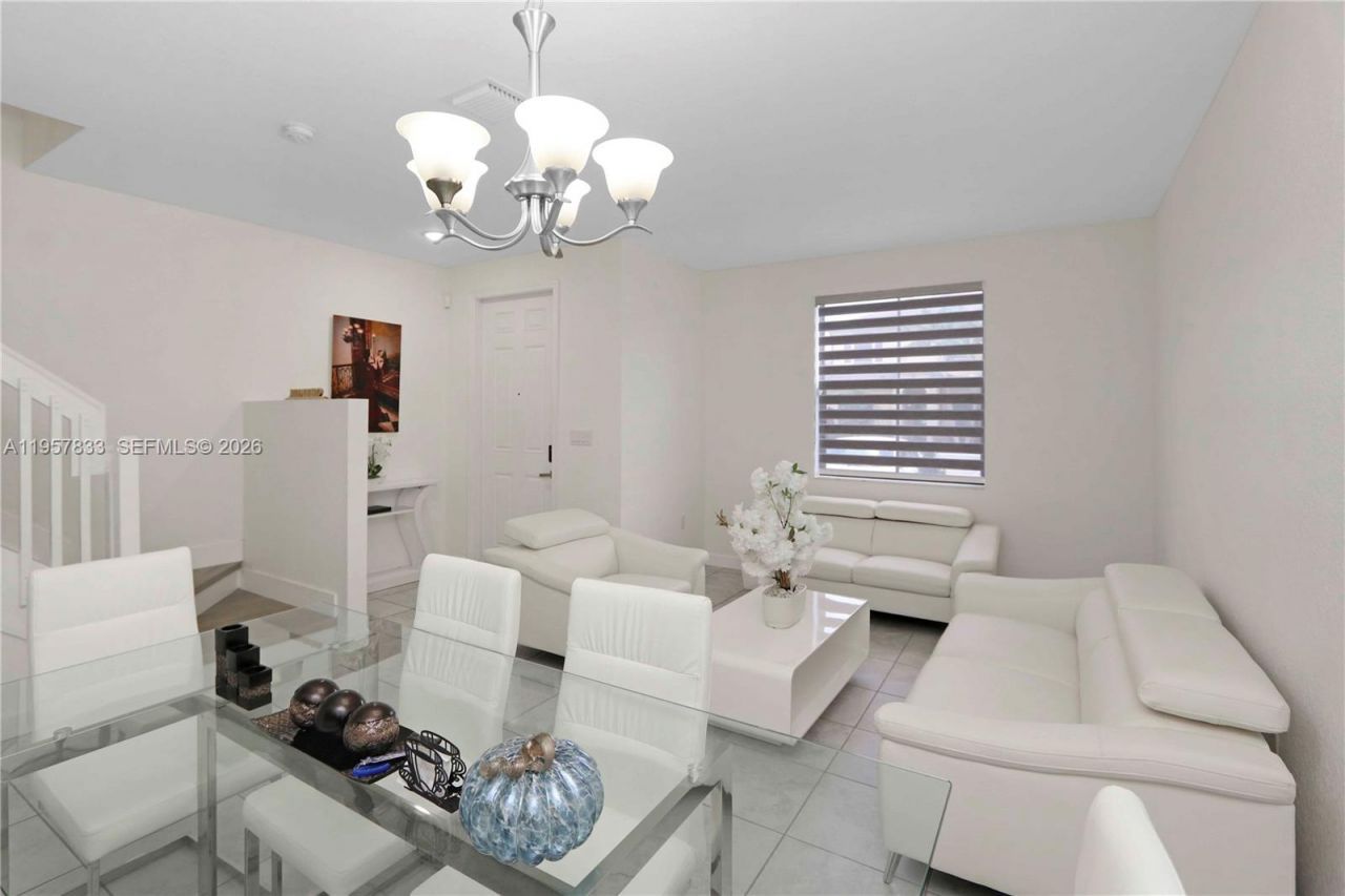 10628 W 33rd Way, Hialeah, FL 33018 Photo