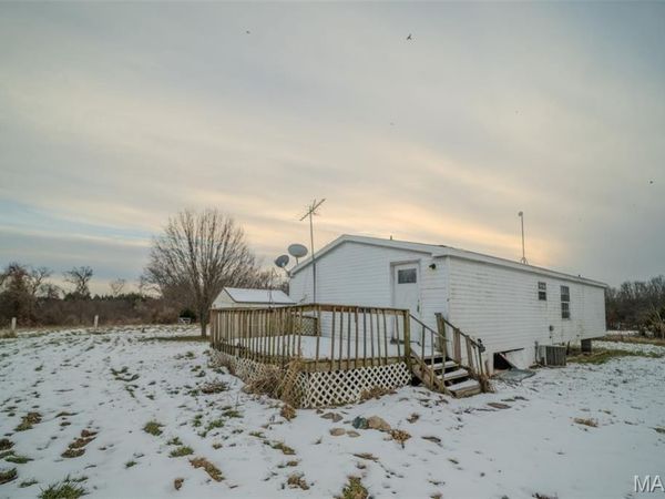 4250 E Winn Road, Sturgeon, MO 65284