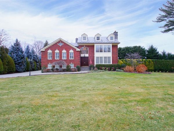 101 Wetherill Road, Garden City, NY 11530