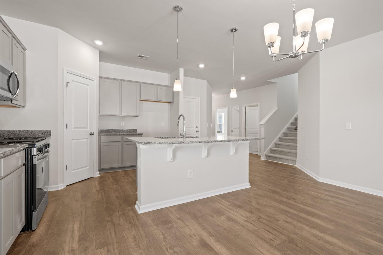 2491 Campton Loop Photo 10