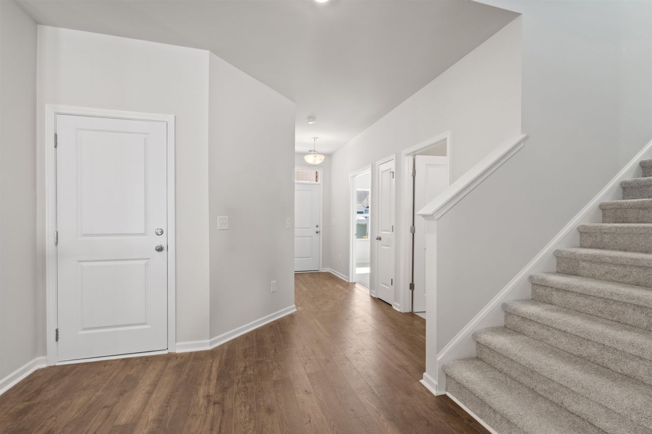 2491 Campton Loop Photo 5