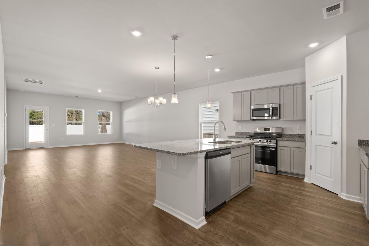 2491 Campton Loop Photo 6