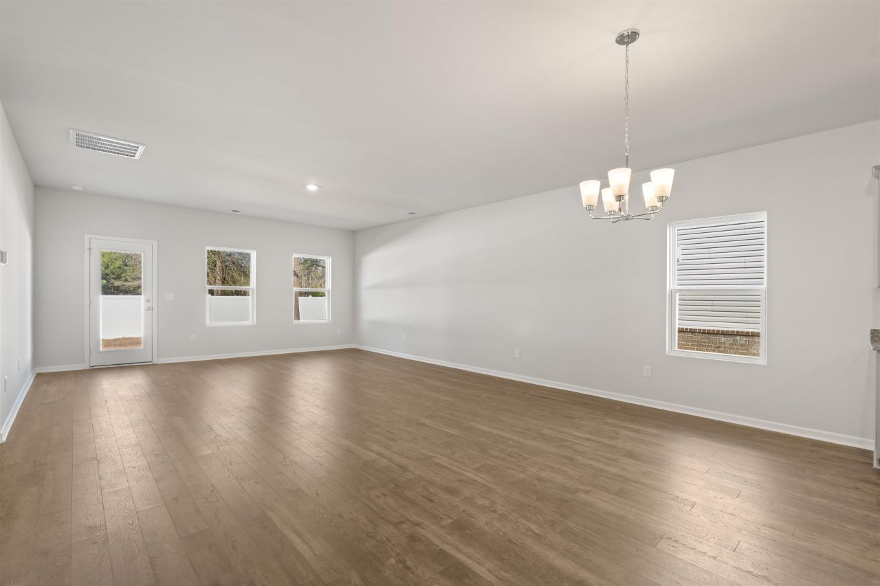 2491 Campton Loop Photo 7