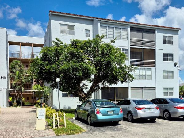 2840 Somerset Dr, Unit 208M, Lauderdale Lakes, FL 33311