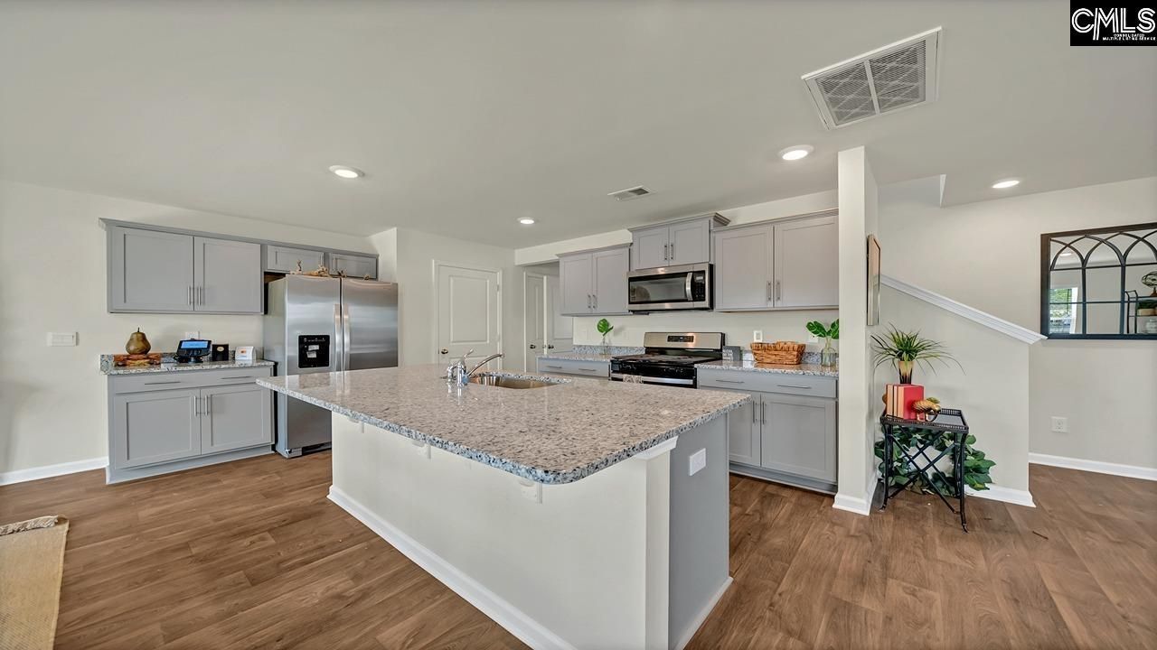 2001 Grovefield Drive Photo 4