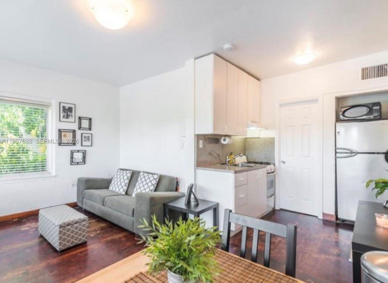 1555 Pennsylvania Ave, Unit 202, Miami Beach, FL 33139 Photo