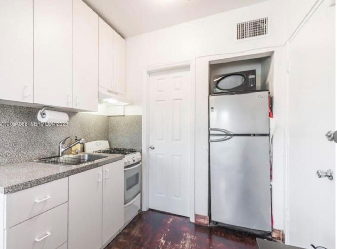 1555 Pennsylvania Ave, Unit 202, Miami Beach, FL 33139 Photo