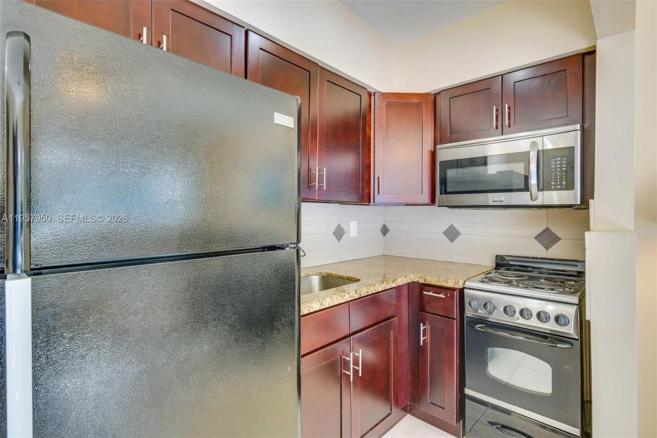 412 NE 4th Ave, Hallandale Beach, FL 33009 Photo