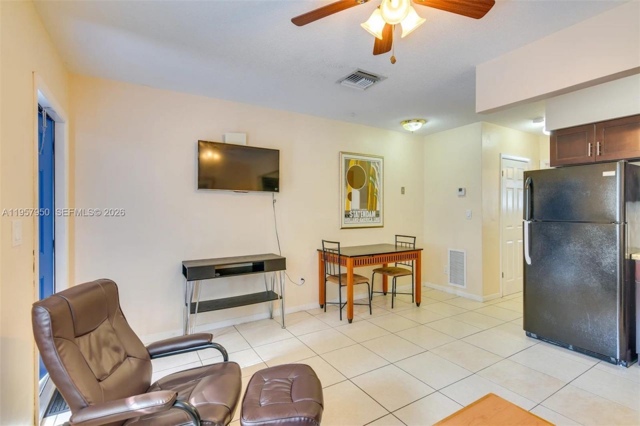 412 NE 4th Ave, Hallandale Beach, FL 33009 Photo