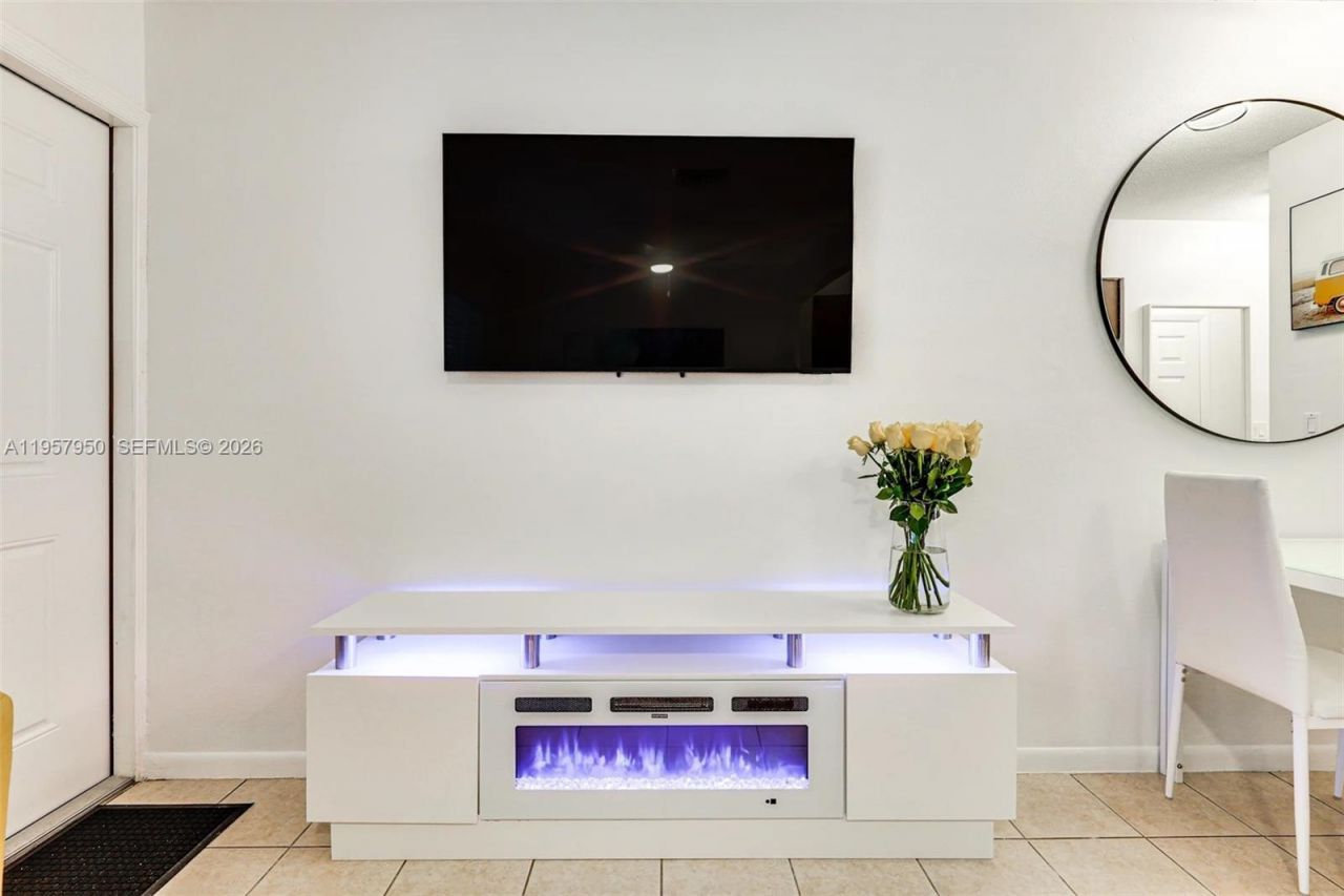 412 NE 4th Ave, Hallandale Beach, FL 33009 Photo