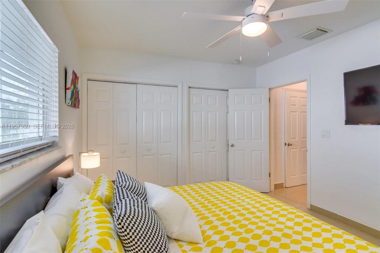 412 NE 4th Ave, Hallandale Beach, FL 33009 Photo