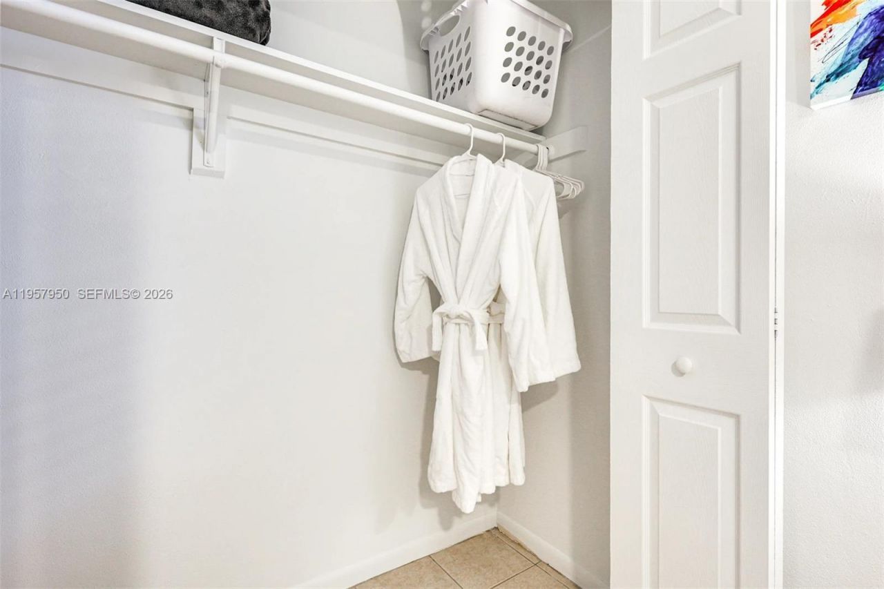 412 NE 4th Ave, Hallandale Beach, FL 33009 Photo