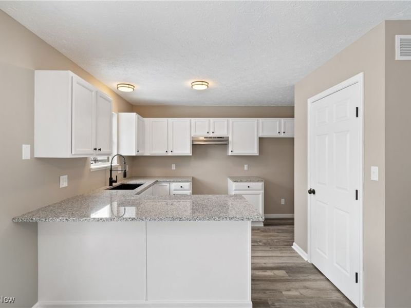 410 Columbine Avenue, Akron, OH 44312 Photo 13