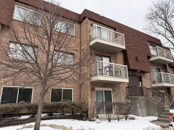 607 W Central Road, Unit A-4, Mount Prospect, IL 60056