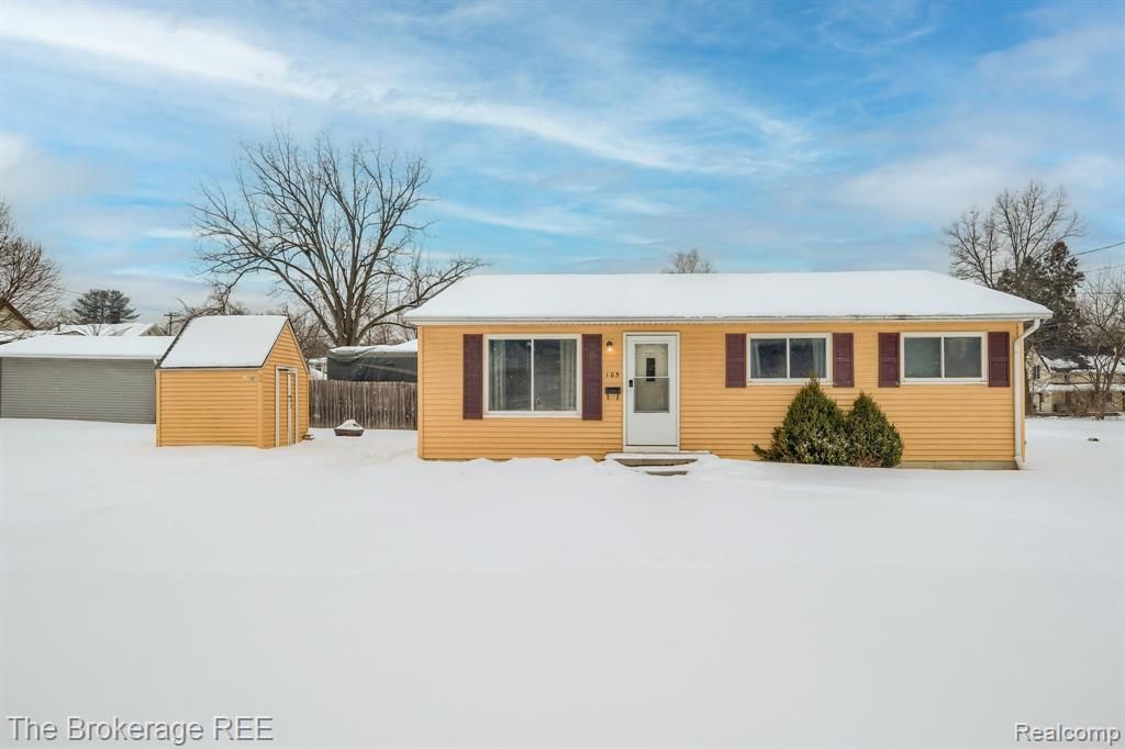 105 Washington Street, Clio, MI 48420 Main Photo