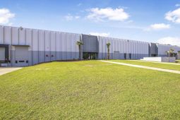 7391 Pepperdam Avenue photo 4