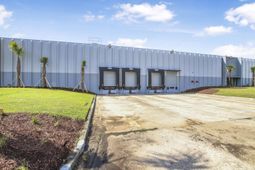 7391 Pepperdam Avenue photo 4