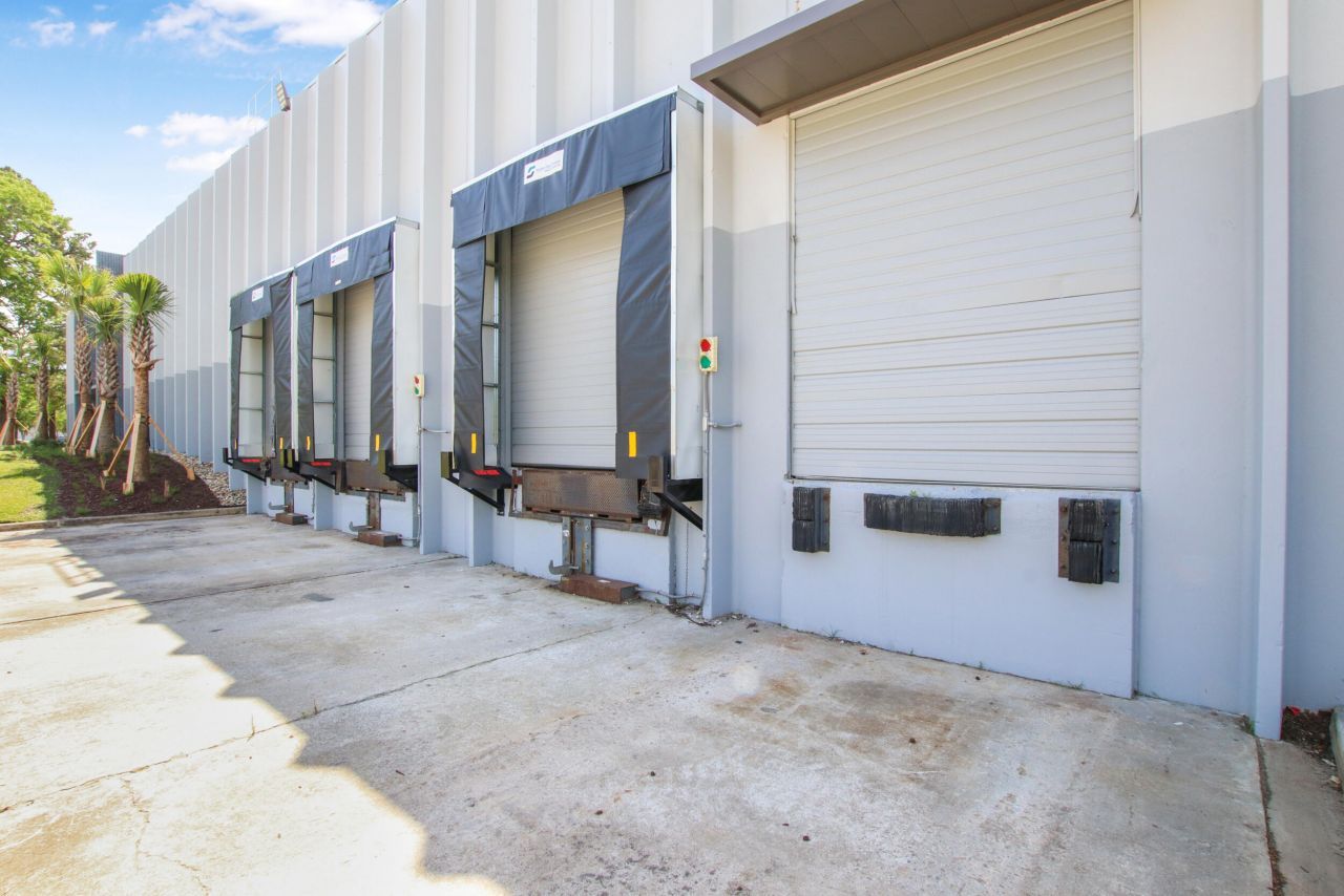 7391 Pepperdam Avenue Photo 5