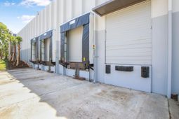 7391 Pepperdam Avenue photo 4