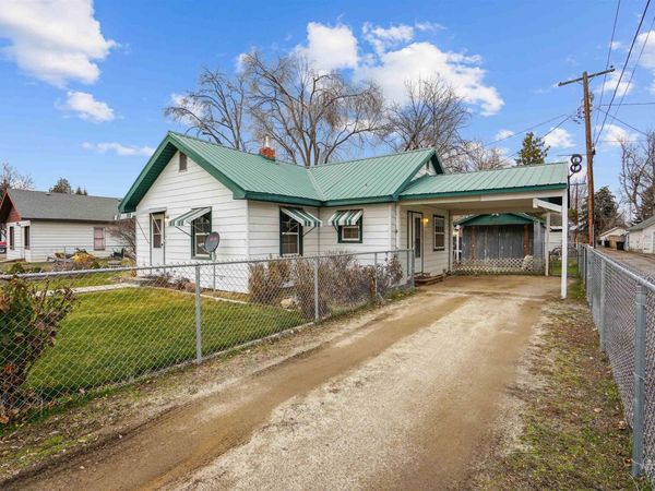 714 4th Ave East, Gooding, ID 83330